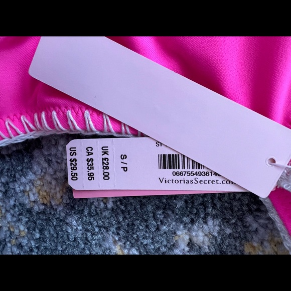 Victoria’s Secret Bikini - Picture 5 of 6